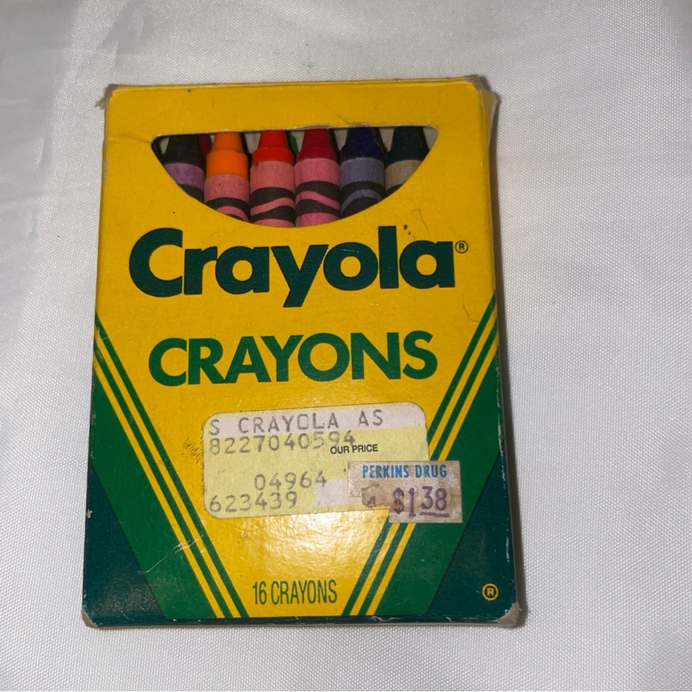 Vintage 1990 Binney & Smith 16  Crayola Crayons in Box Used